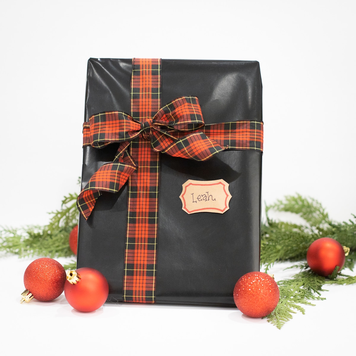 QTY 100 Holiday Kraft Gift Tags In Various Shapes