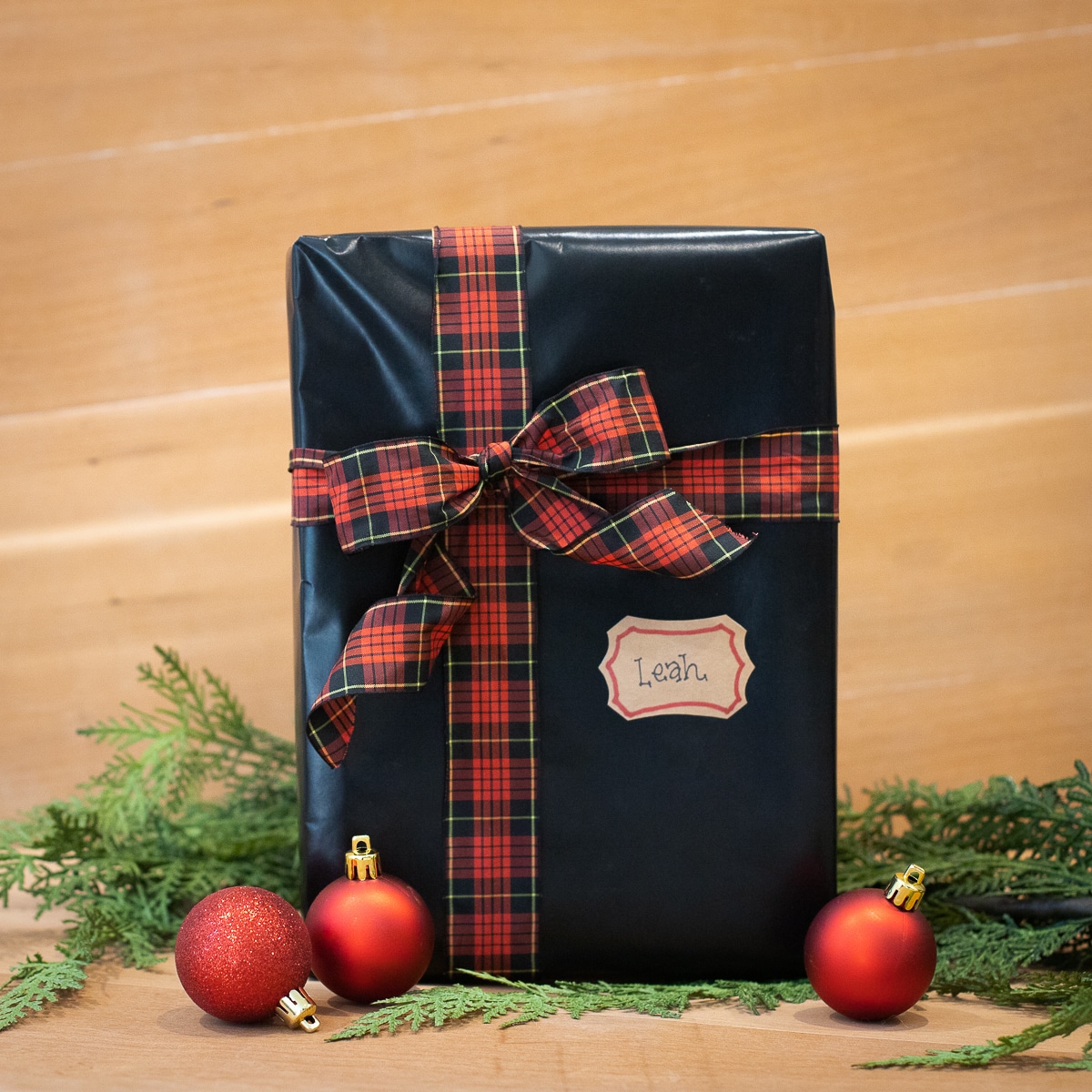 QTY 100 Holiday Kraft Gift Tags In Various Shapes
